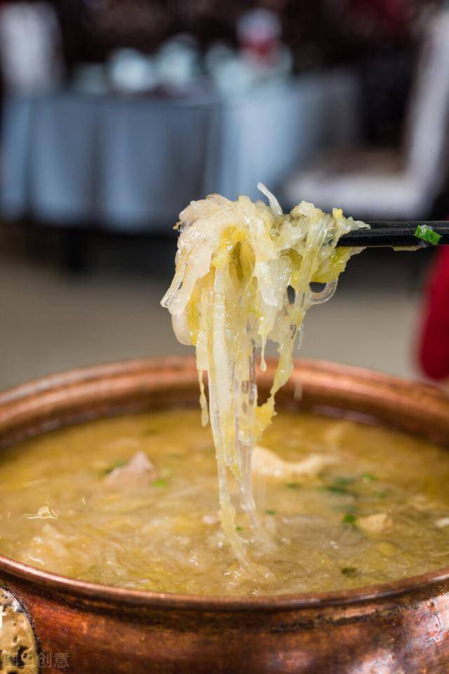 xiongmao体育|
囤菜季到了 东北大娘雇车屯300斤白菜 南方人表现很不明白(图3)