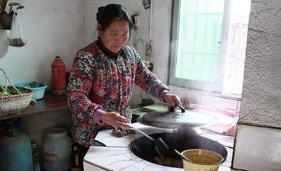 
农村俗语：“男怕三更穿鞋 女怕正午戴帽”你们是如何明白的？|xiongmao体育(图11)