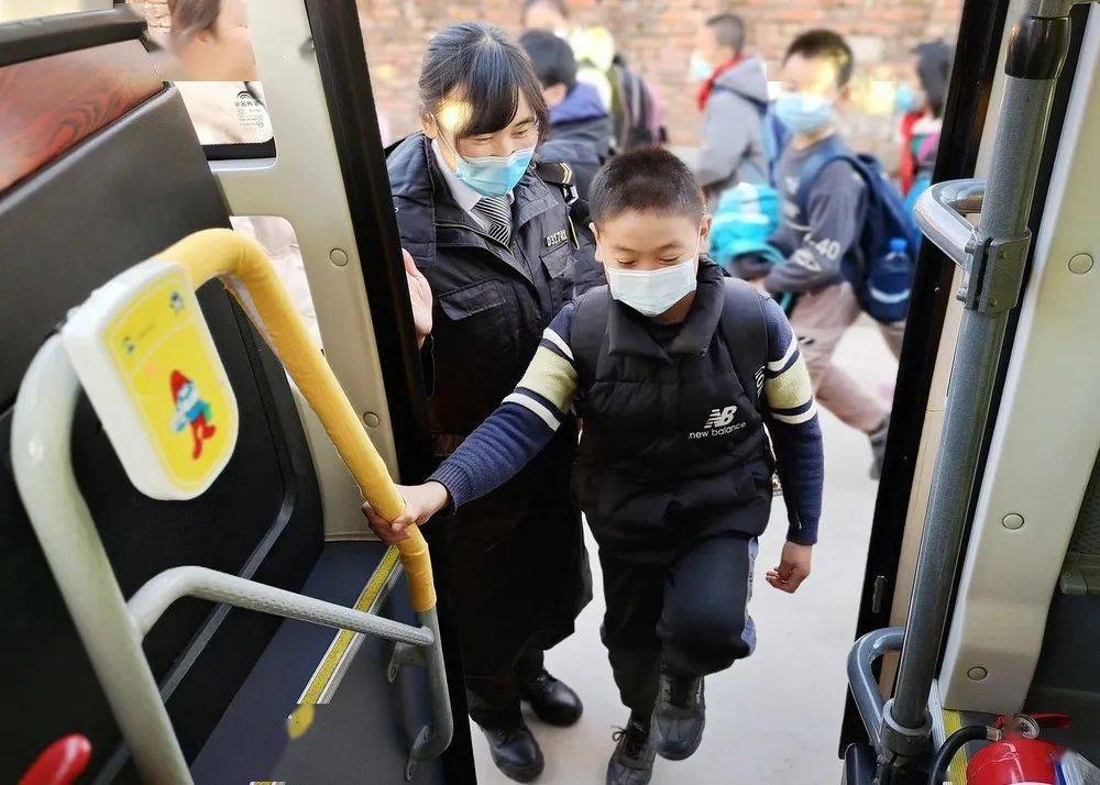 “xiongmao体育”
【城运控股交运西海岸】优质服务温暖人心   “有温度的车厢”获赠锦旗(图5)